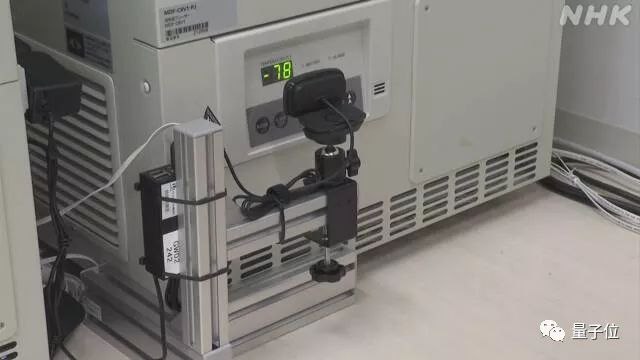 在和群友讨论技术问题的时候经常给出一些 cursed 方案（例如：使用 userbot 记录群友的在线时间来推测睡觉时间；使用 nginx 路径匹配，反向代理到不同 upstream 使得 pathname 可以当成 subdomain 来用），没想到的是居然真的会有人把类似方案用在生产环境里